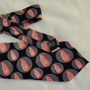 Detroit Red Wing tie,  100% silk